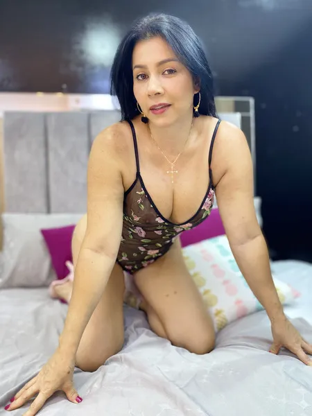 Live sex webcam photo for Lolamiler31 #5676112