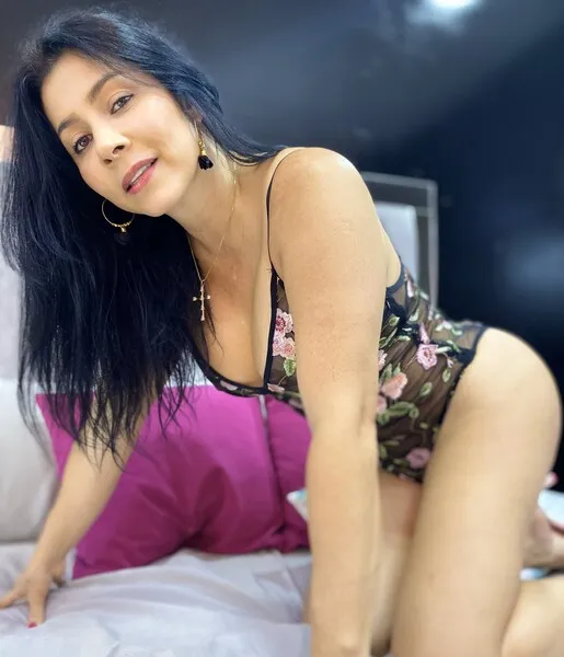 Live sex webcam photo for Lolamiler31 #5676111