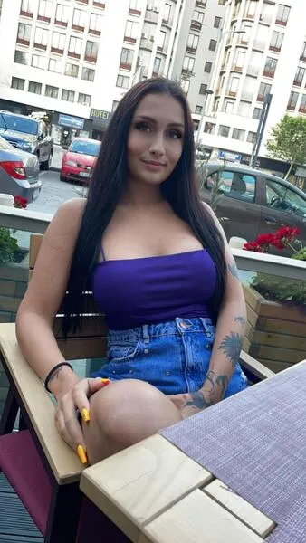 Live sex webcam photo for DebbieDesire #5574334