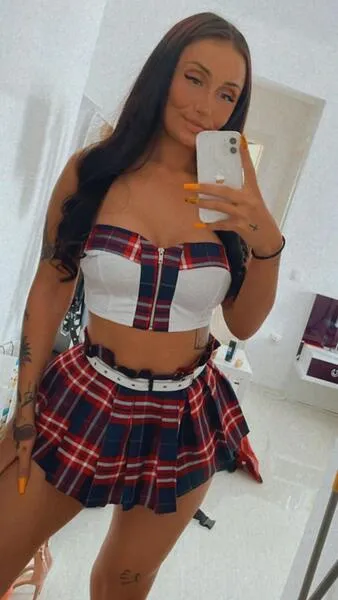 Live sex webcam photo for DebbieDesire #5574317