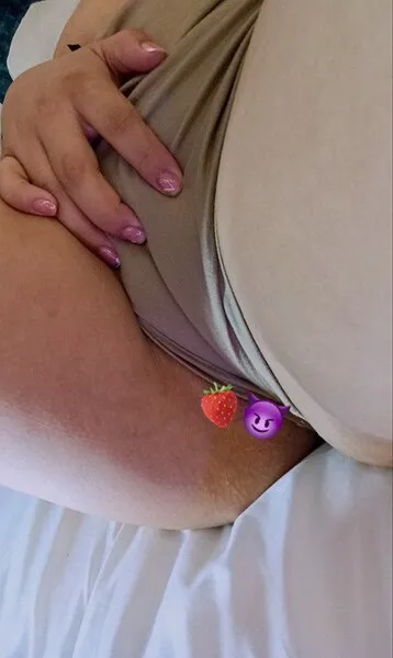 Live sex webcam photo for MollyCruzz #7835116