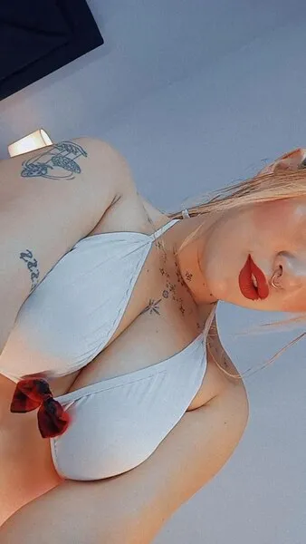 Live sex webcam photo for MollyCruzz #7835089