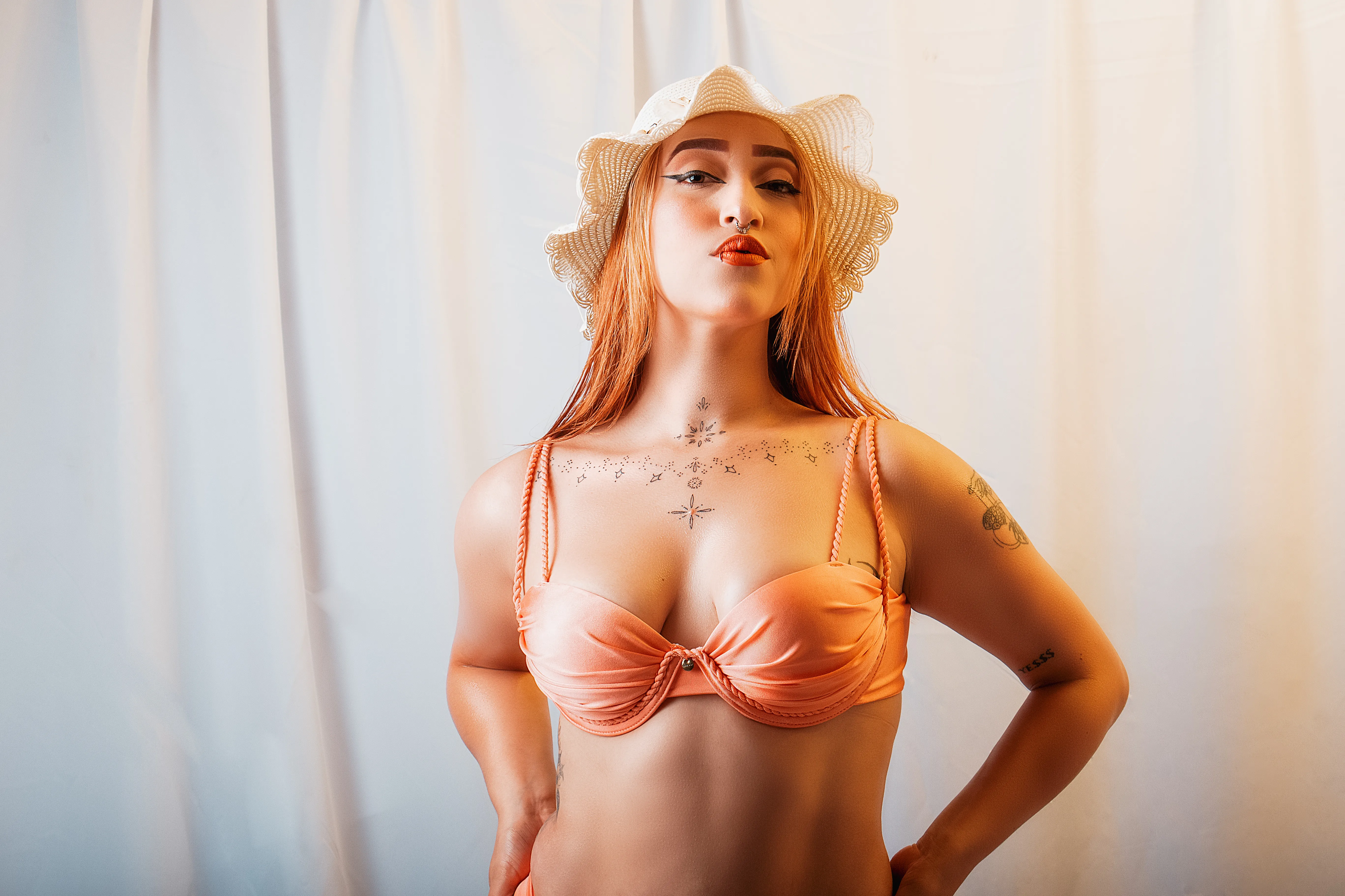 Live sex webcam photo for MollyCruzz #7834959