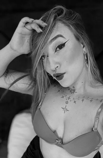 Live sex webcam photo for MollyCruzz #7835064