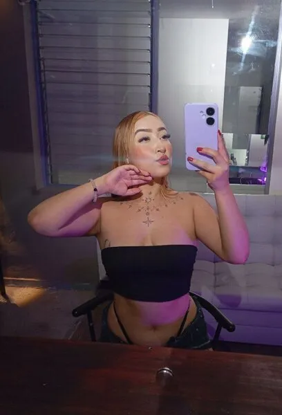 Live sex webcam photo for MollyCruzz #7835024