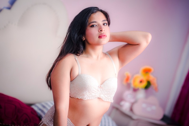 Live sex webcam photo for LiahMarinelly #5871559