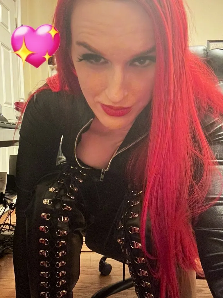 Live sex webcam photo for JenniferVegas #7477388