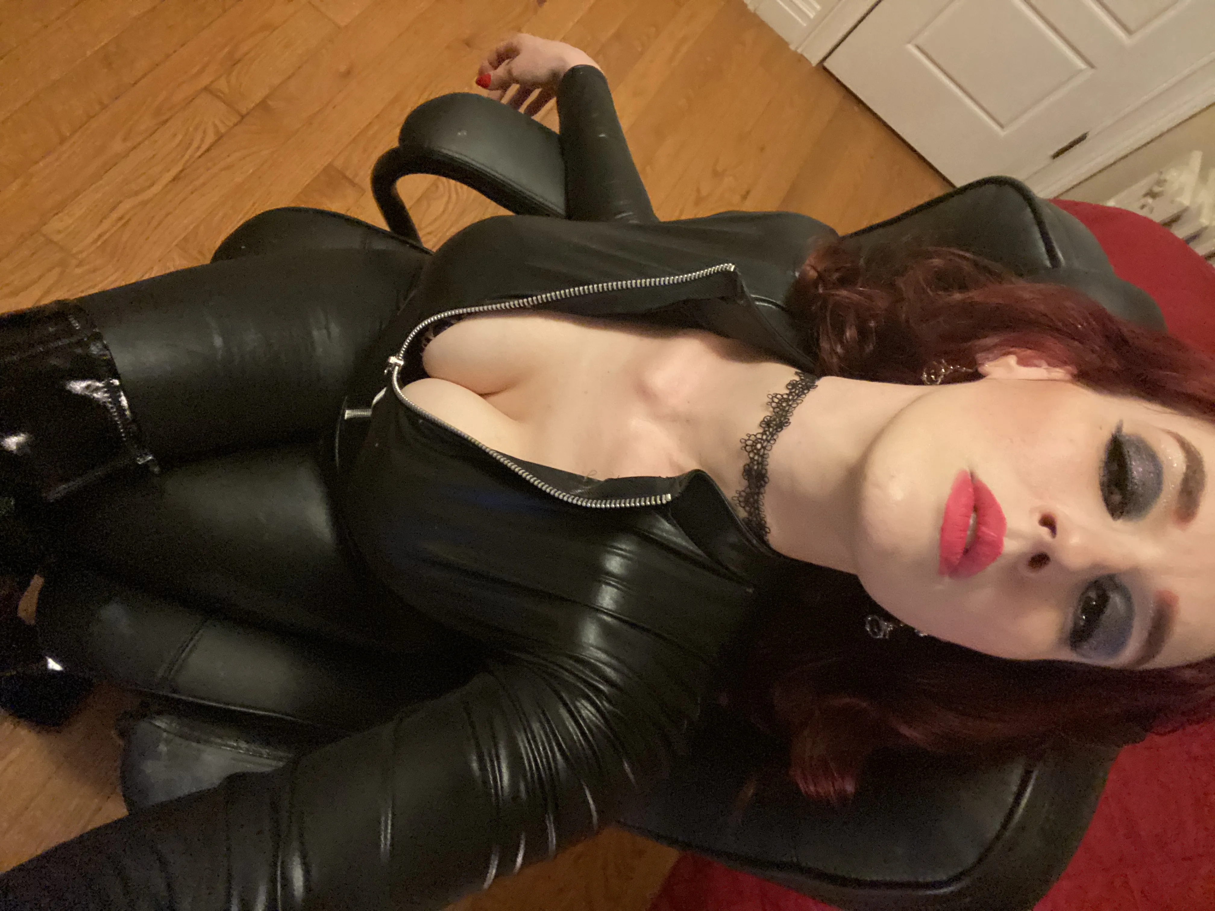 Live sex webcam photo for JenniferVegas #7387057