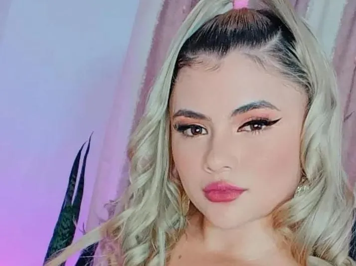 Live sex webcam photo for ChloeeJones #5586284