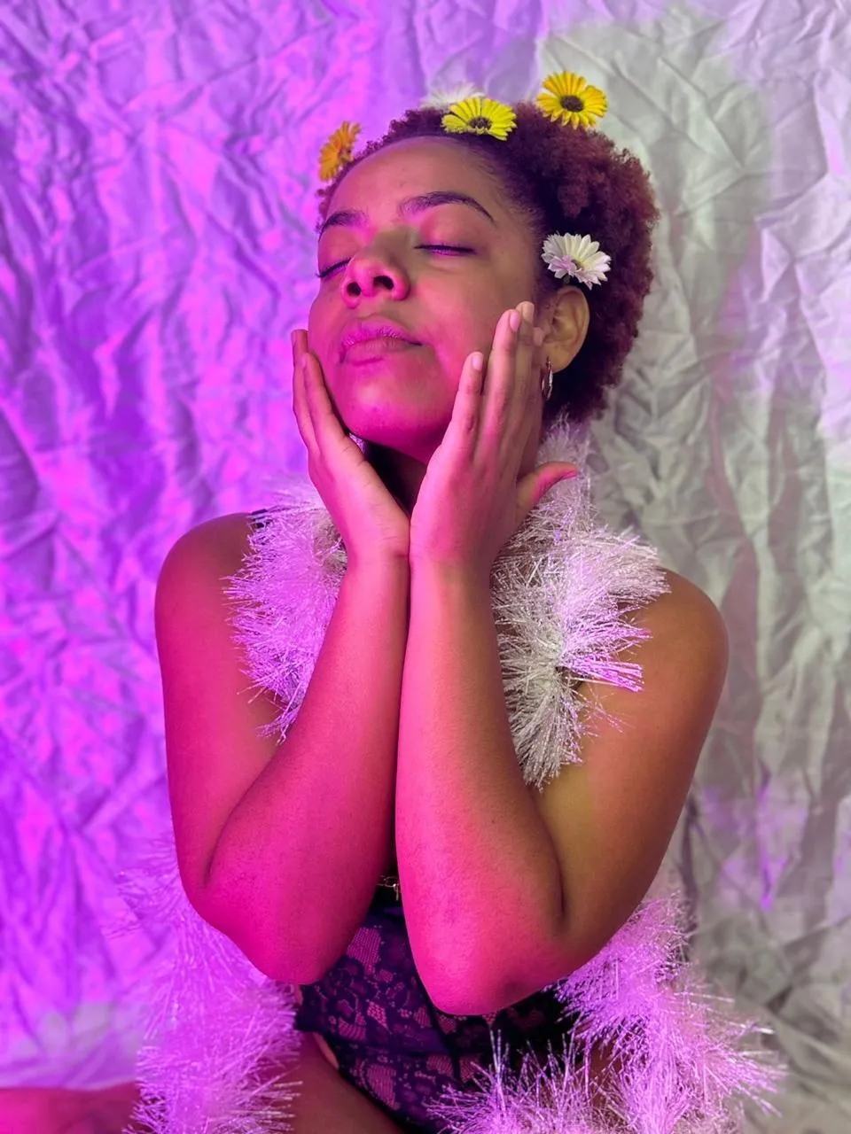 Live sex webcam photo for Alika101 #7281659