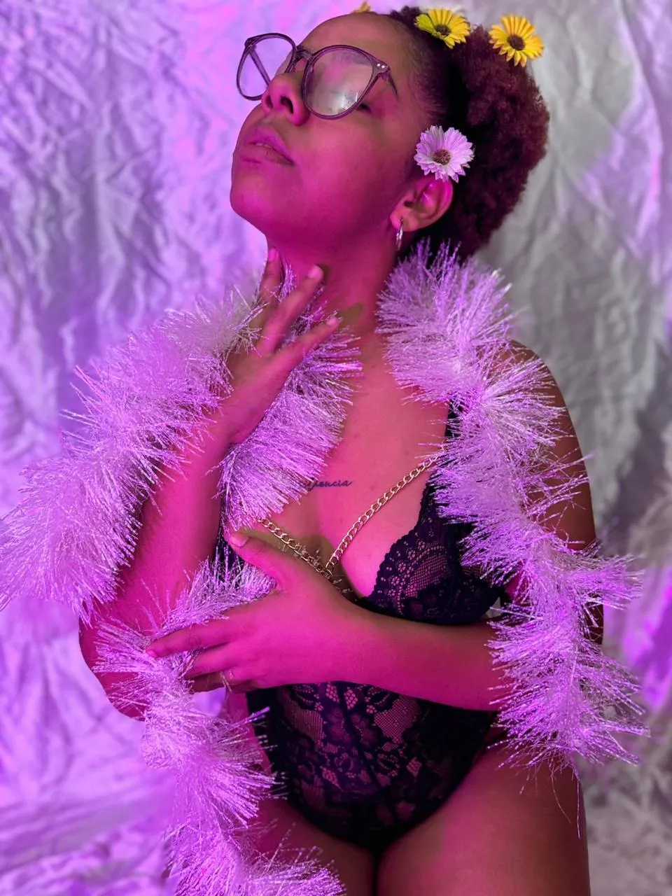 Live sex webcam photo for Alika101 #7281658