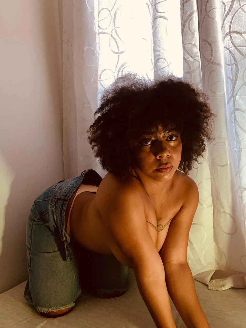 Live sex webcam photo for Alika101 #7933151