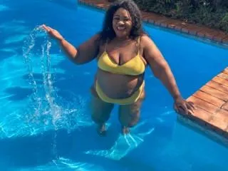 Live sex webcam photo for HotBigMature #5978573