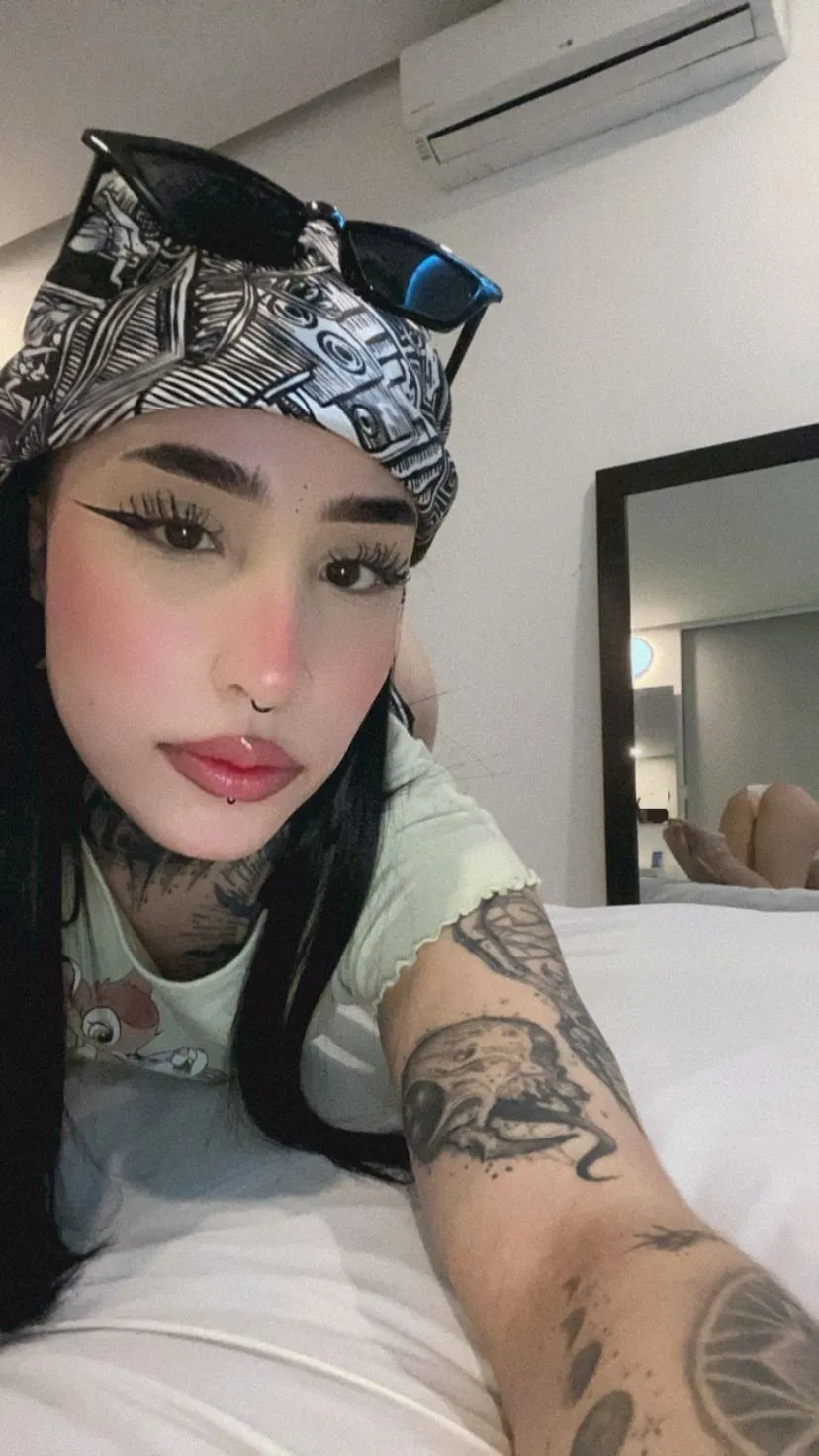 Live sex webcam photo for MarieBleue #7338226