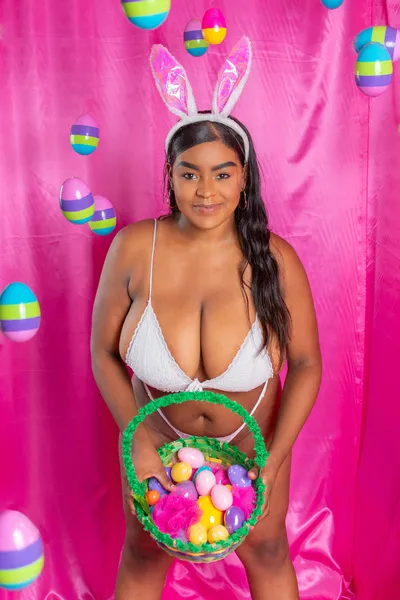 Live sex webcam photo for NaomiQueenn18 #6309572