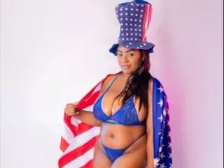 Live sex webcam photo for NaomiQueenn18 #6340552