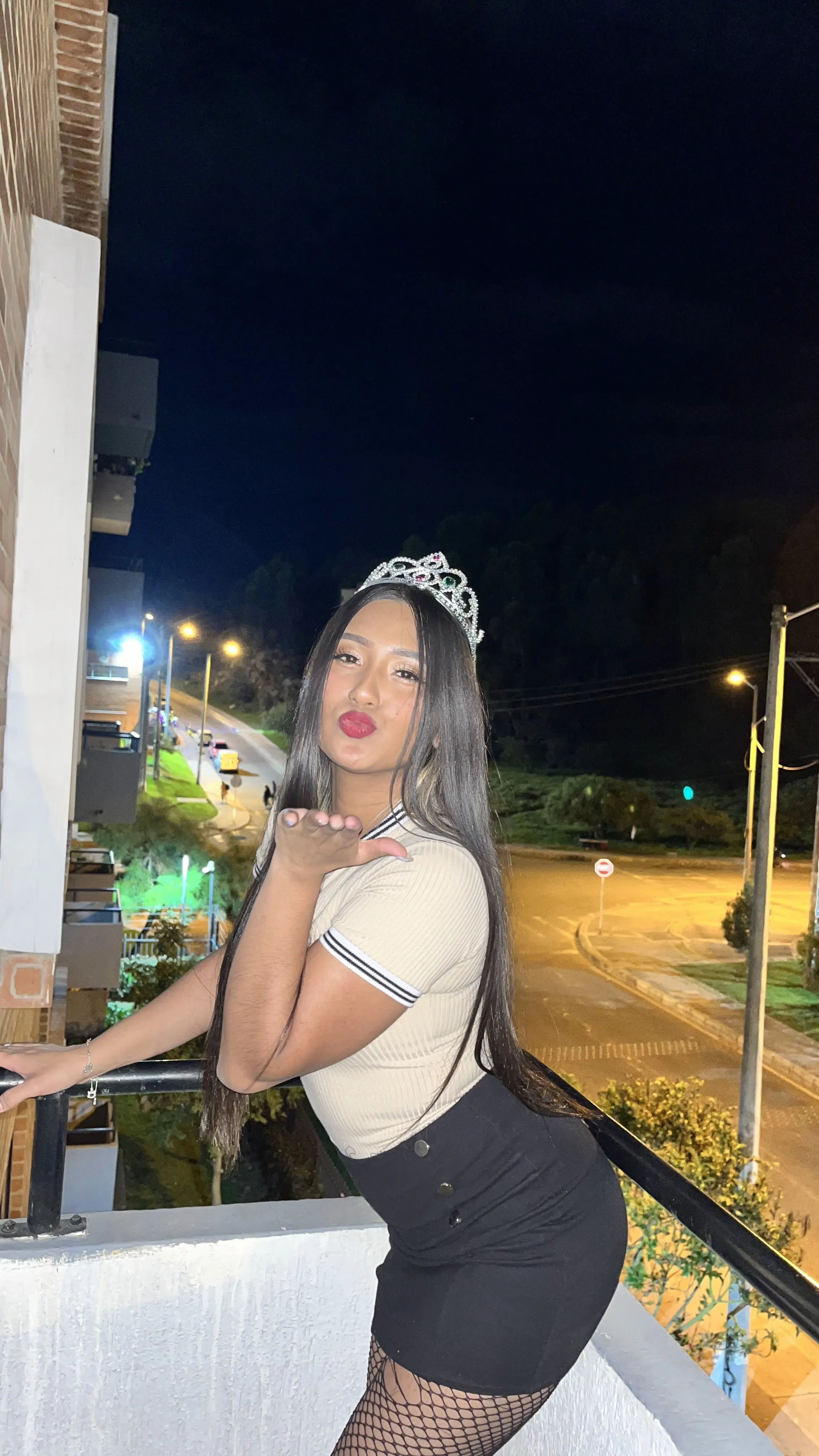 Live sex webcam photo for AmyLewiis #8111129