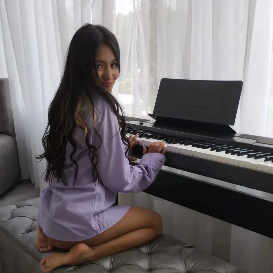 Live sex webcam photo for AmyLewiis #6419828