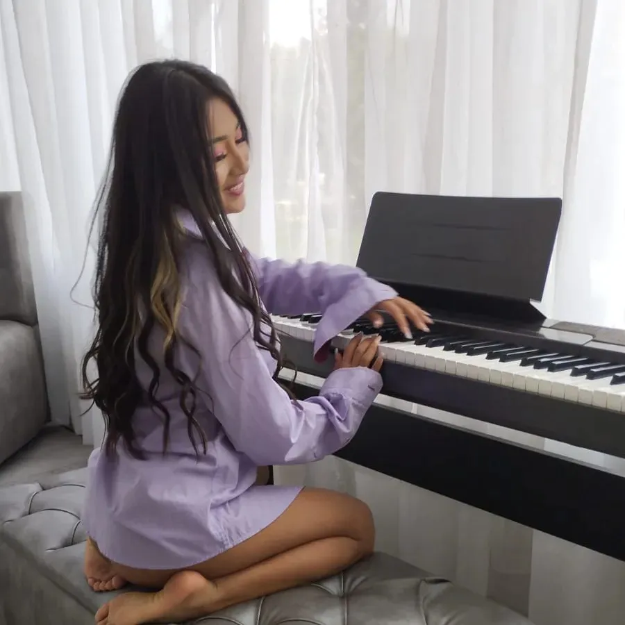 Live sex webcam photo for AmyLewiis #6419827