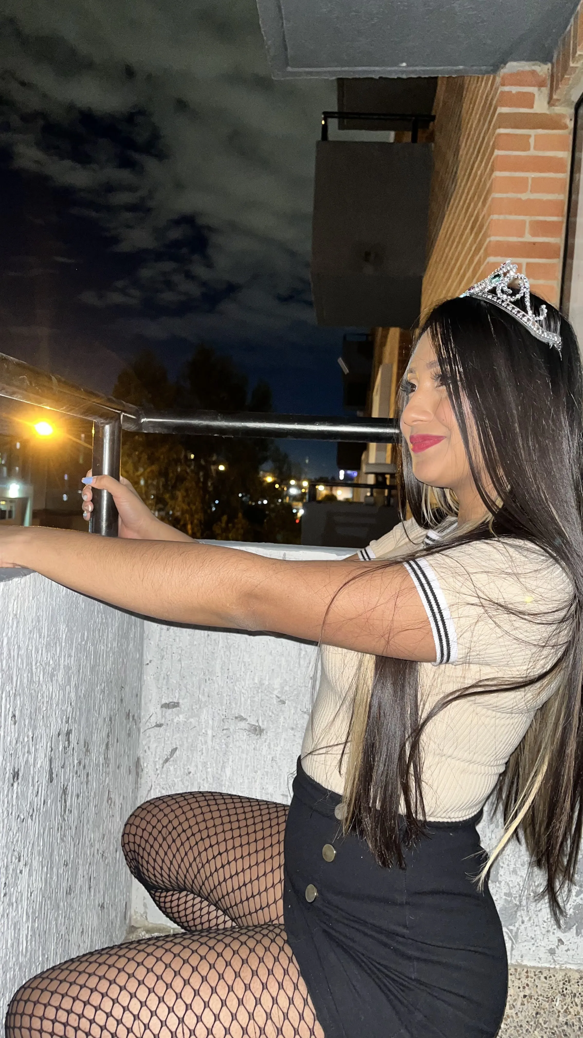 Live sex webcam photo for AmyLewiis #8111132