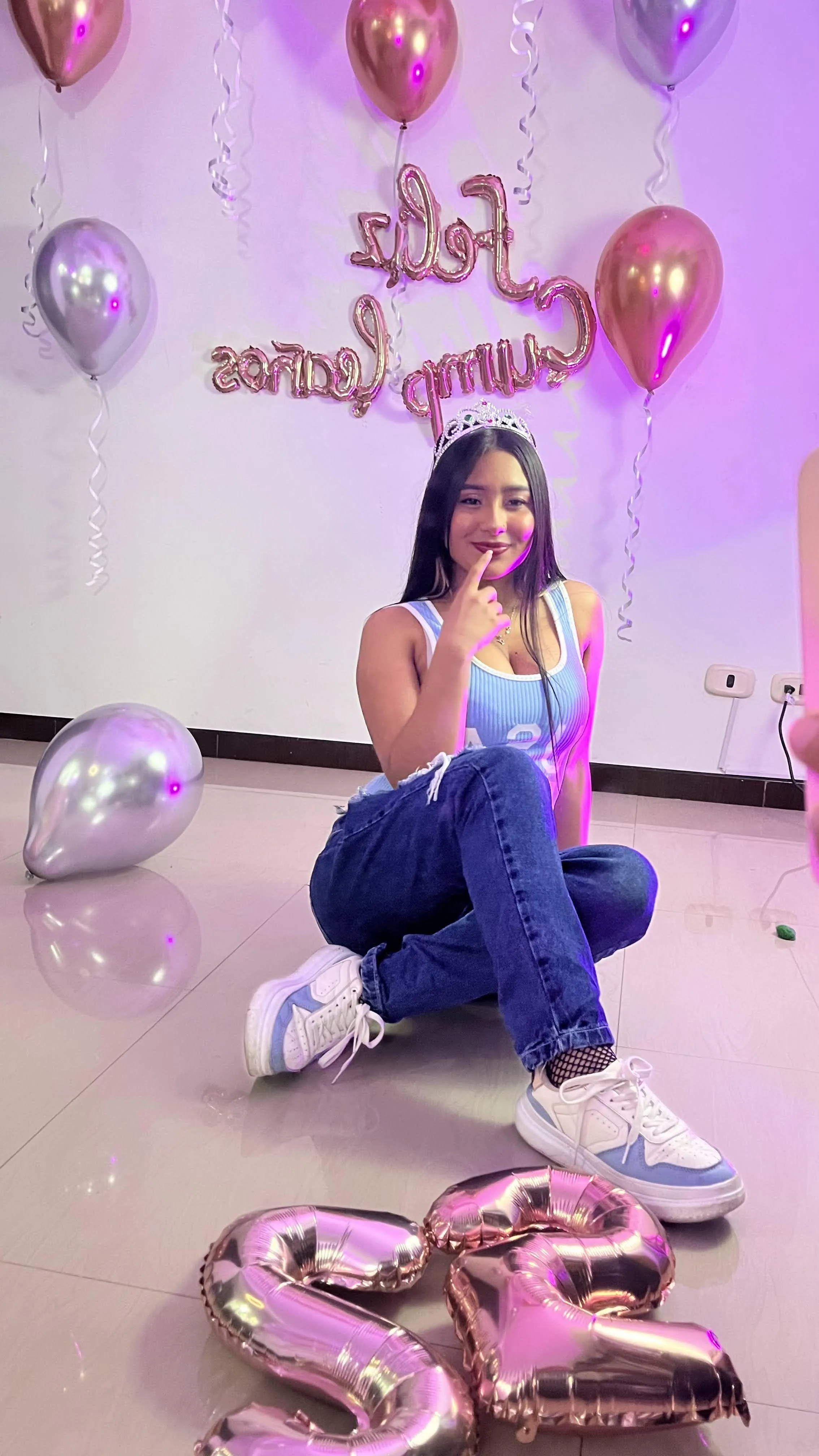 Live sex webcam photo for AmyLewiis #8111138