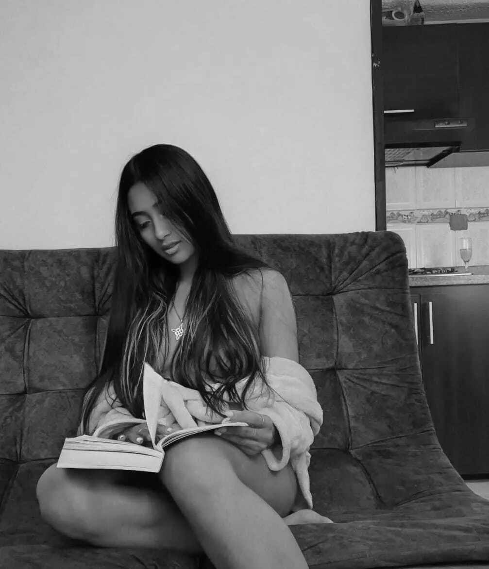 Live sex webcam photo for AmyLewiis #6075413