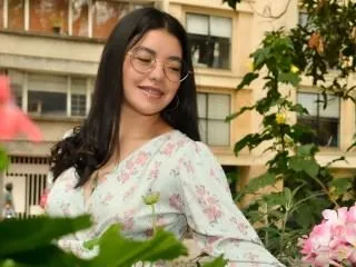 Live sex webcam photo for EmmaRuiiz #5977110