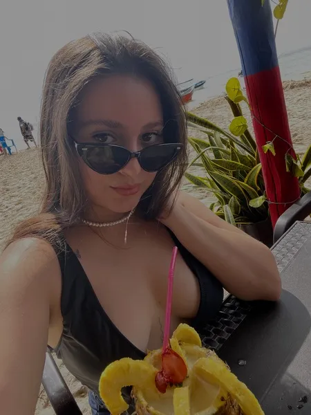 Live sex webcam photo for CharlotteLorey #5609107