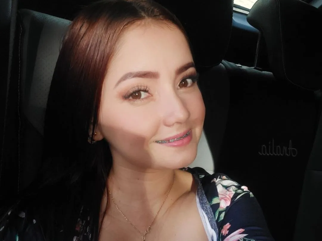 Live sex webcam photo for HannahCastillo #5618678