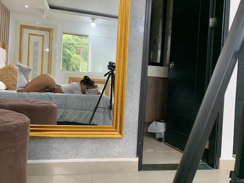 Live sex webcam photo for VioletLouis #5634214