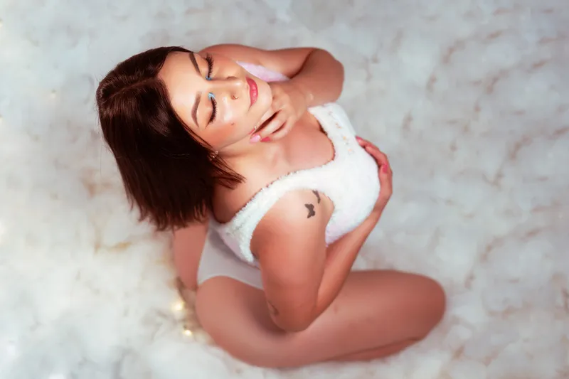 Live sex webcam photo for AnnieLeonii #7850691