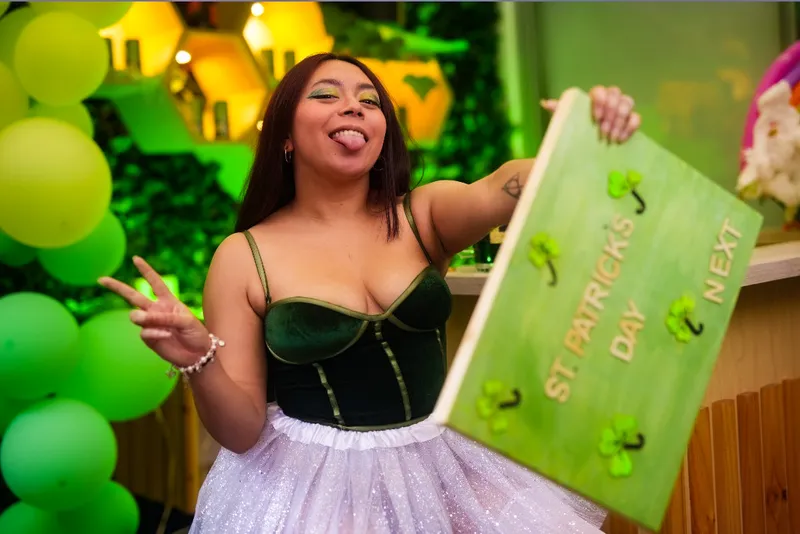 Live sex webcam photo for PeachLawrence #6464658