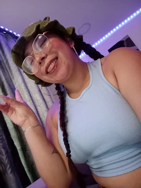 Live sex webcam photo for PeachLawrence #6464662