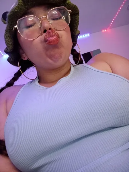 Live sex webcam photo for PeachLawrence #6464663