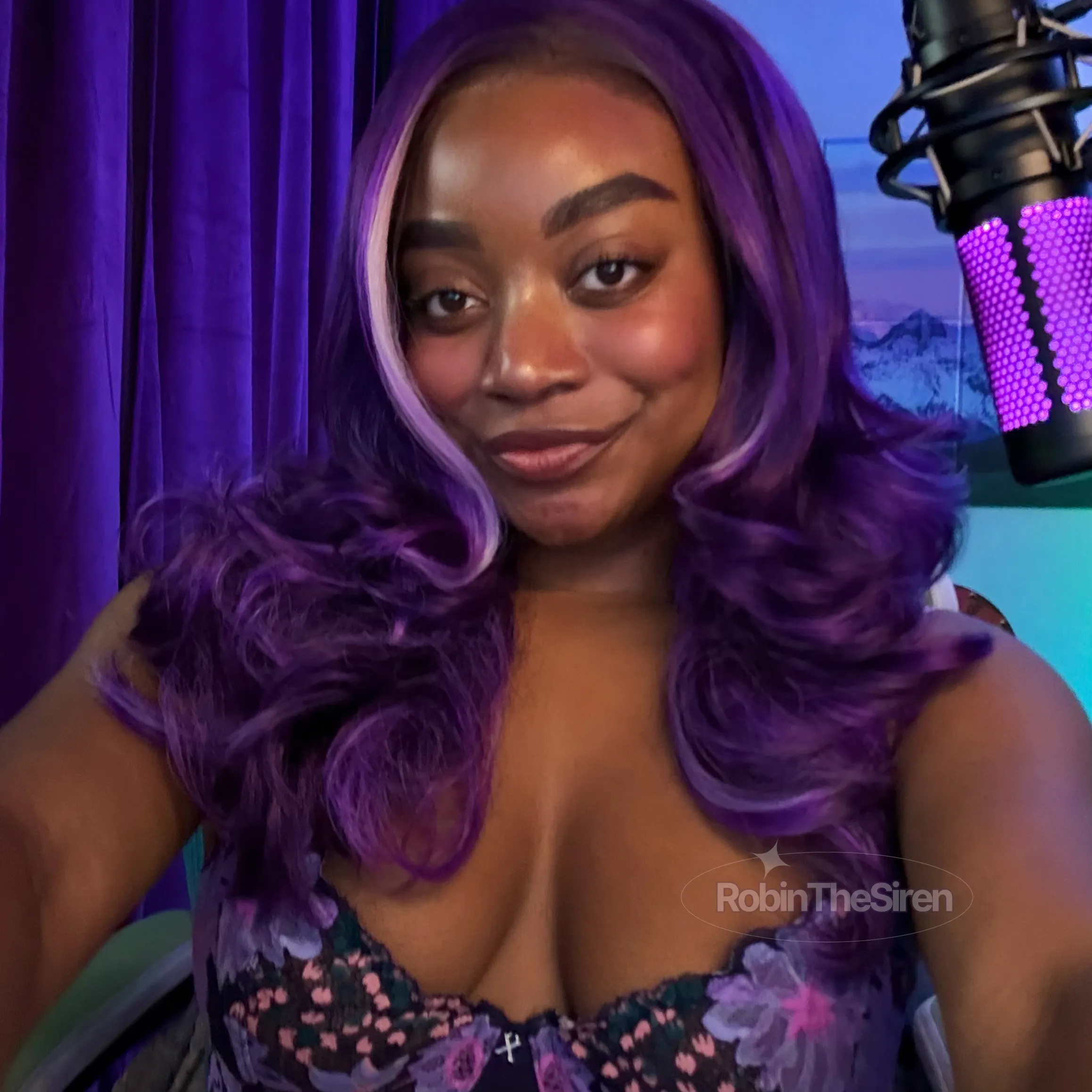 Live sex webcam photo for RobinTheSiren #8574894