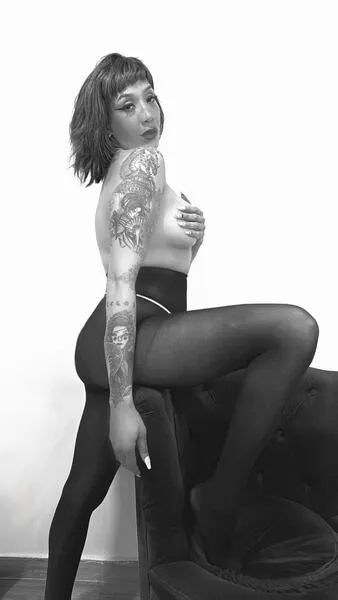 Live sex webcam photo for EmiliaKurt #7879045