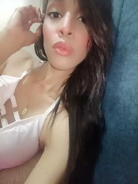 Live sex webcam photo for Aranzaebony18 #6536196