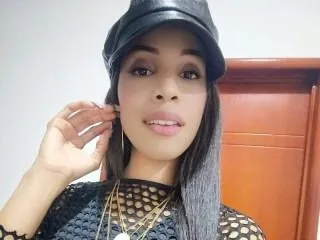Live sex webcam photo for Aranzaebony18 #6372648