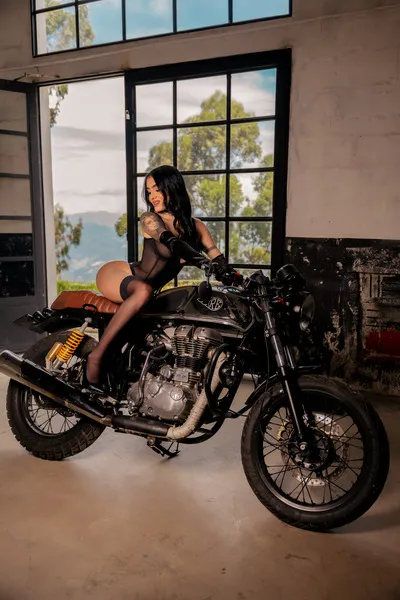 Live sex webcam photo for IvannaBellini #6033234