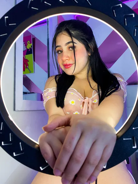 Live sex webcam photo for LiaRose18 #5648098