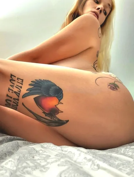 Live sex webcam photo for GoddessFoxxiSilk #6438815