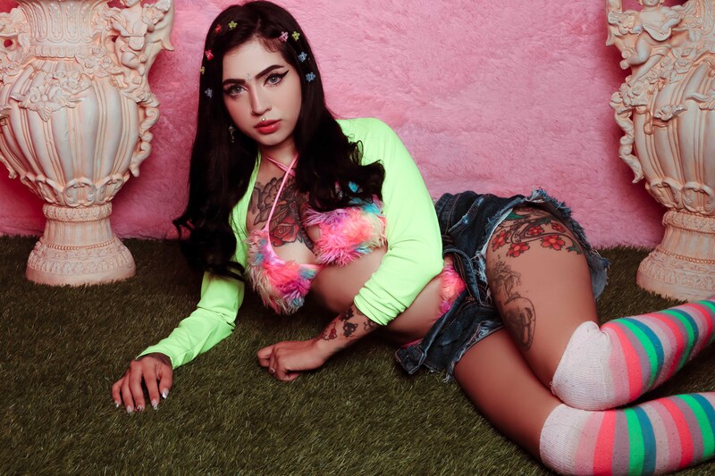 Live sex webcam photo for NikkiLaurentt #6112118