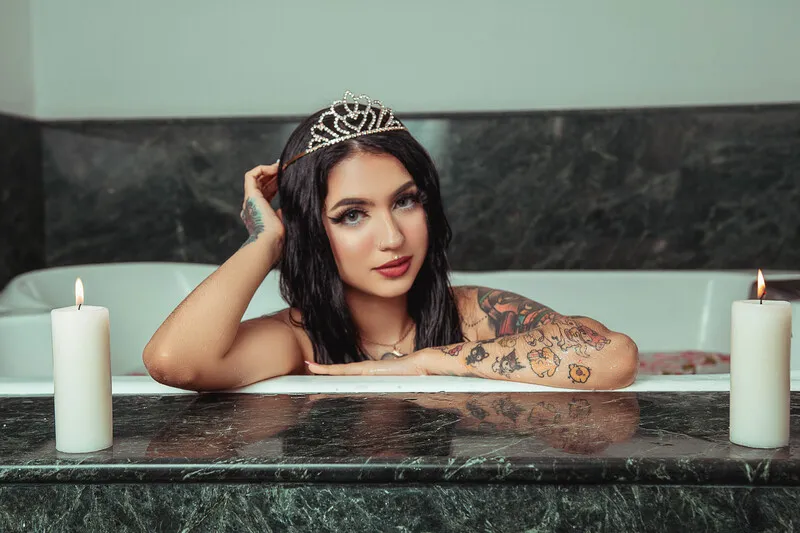 Live sex webcam photo for NikkiLaurentt #6112446