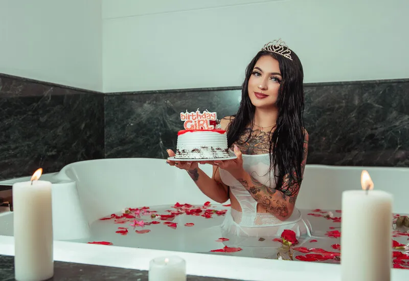 Live sex webcam photo for NikkiLaurentt #6112453