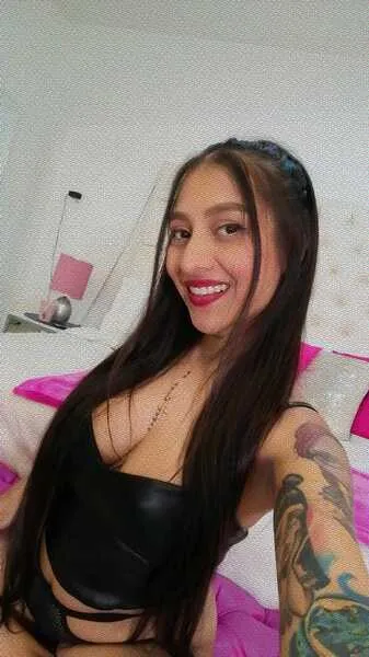 Live sex webcam photo for MiaaLaurent #5695771