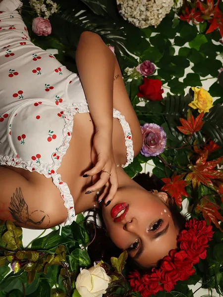 Live sex webcam photo for IrisMiller #6155362