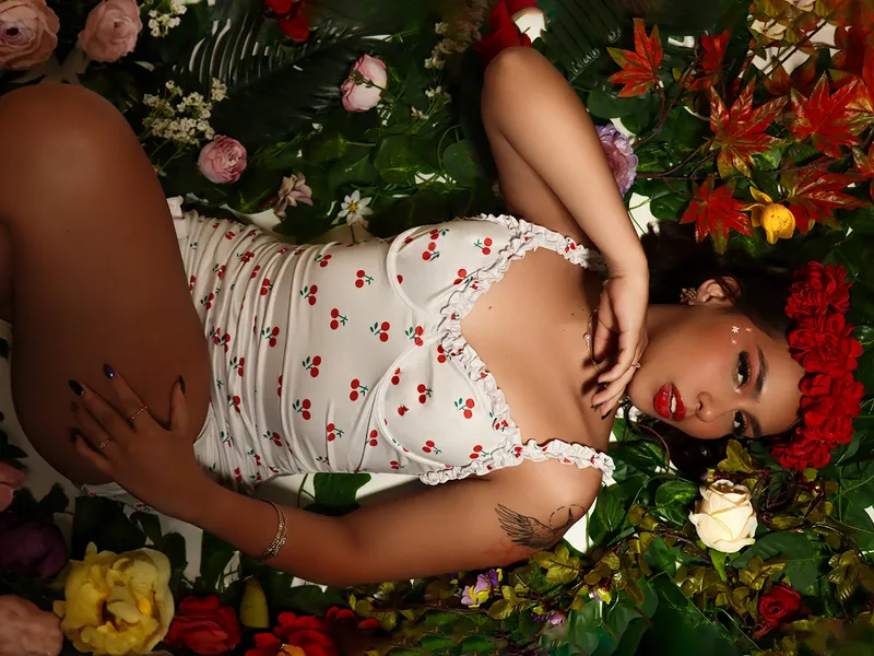 Live sex webcam photo for IrisMiller #6155365