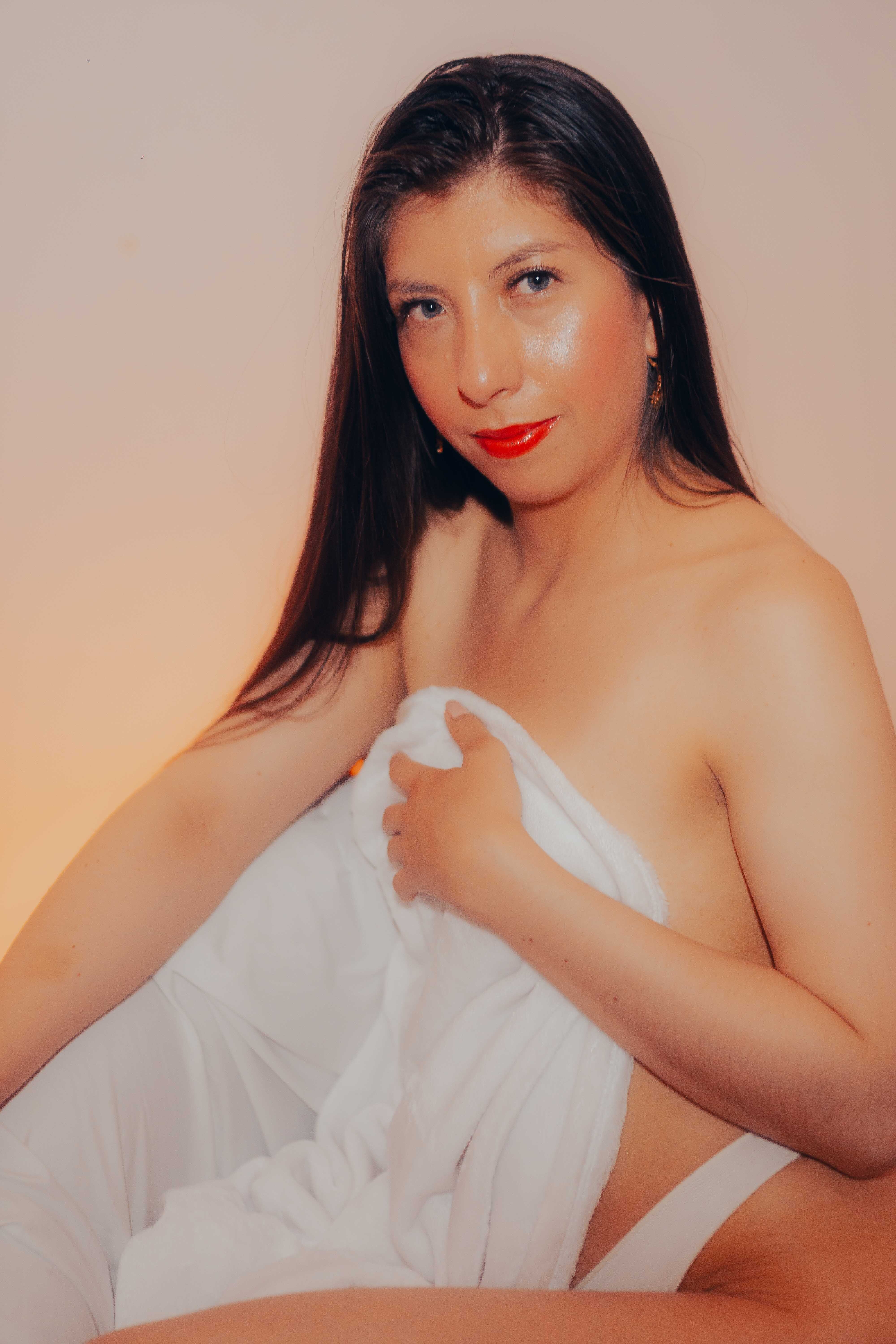 Live sex webcam photo for Megannklein #7879555