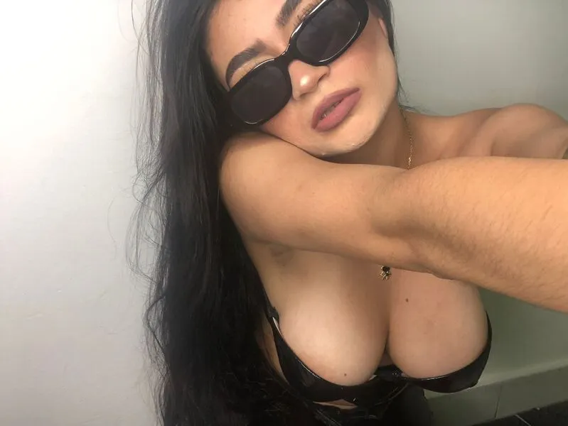 Live sex webcam photo for LizzieOnFire #5745804