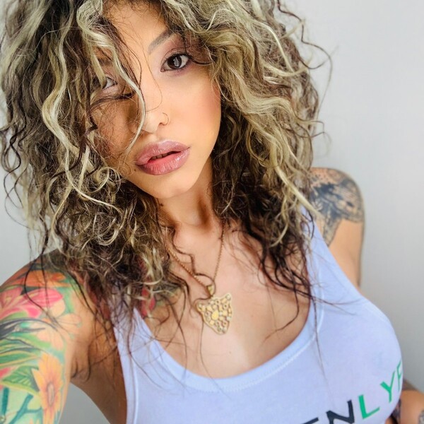 Live sex webcam photo for maaryuu #6126016